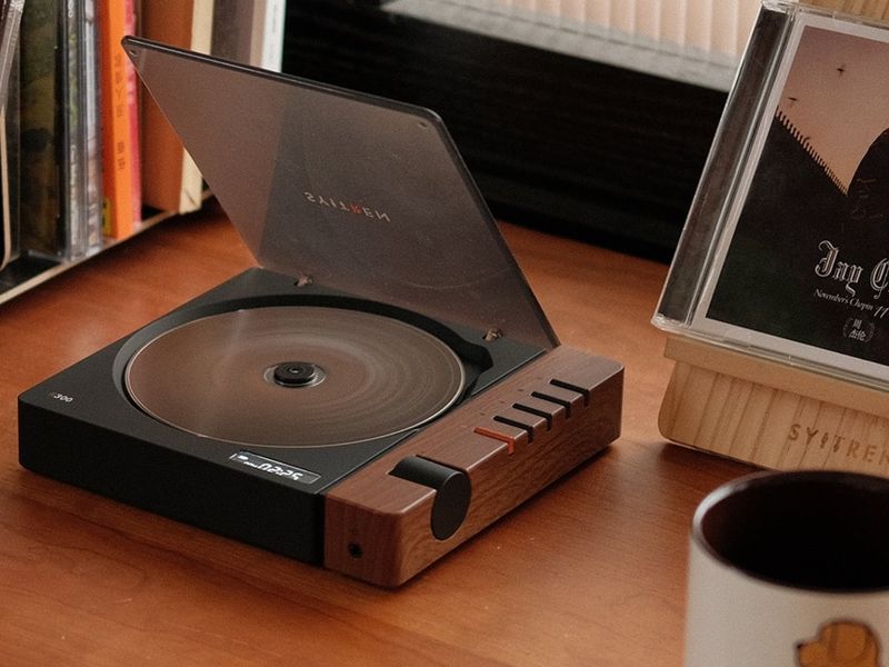 Retro Gadgets For Vintage Lovers: 5 Nostalgic Gifts That Actually Work In 2025