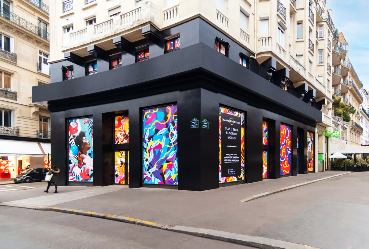 CHAMPS-ÉLYSÉES INSTALLATION — Andreea Robescu