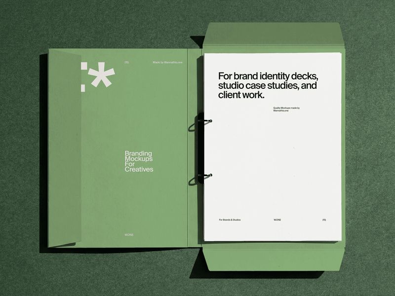 Ring Binder Presentation Folder Mockup
