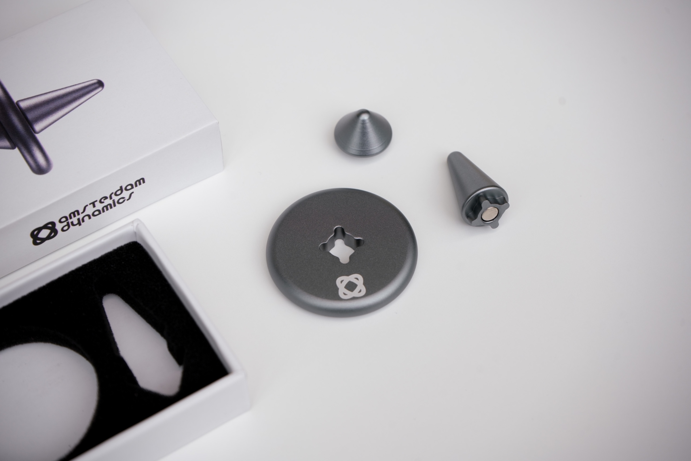 ST-01 | A multifunctional desk object designed as a break in between tasks. Image 2