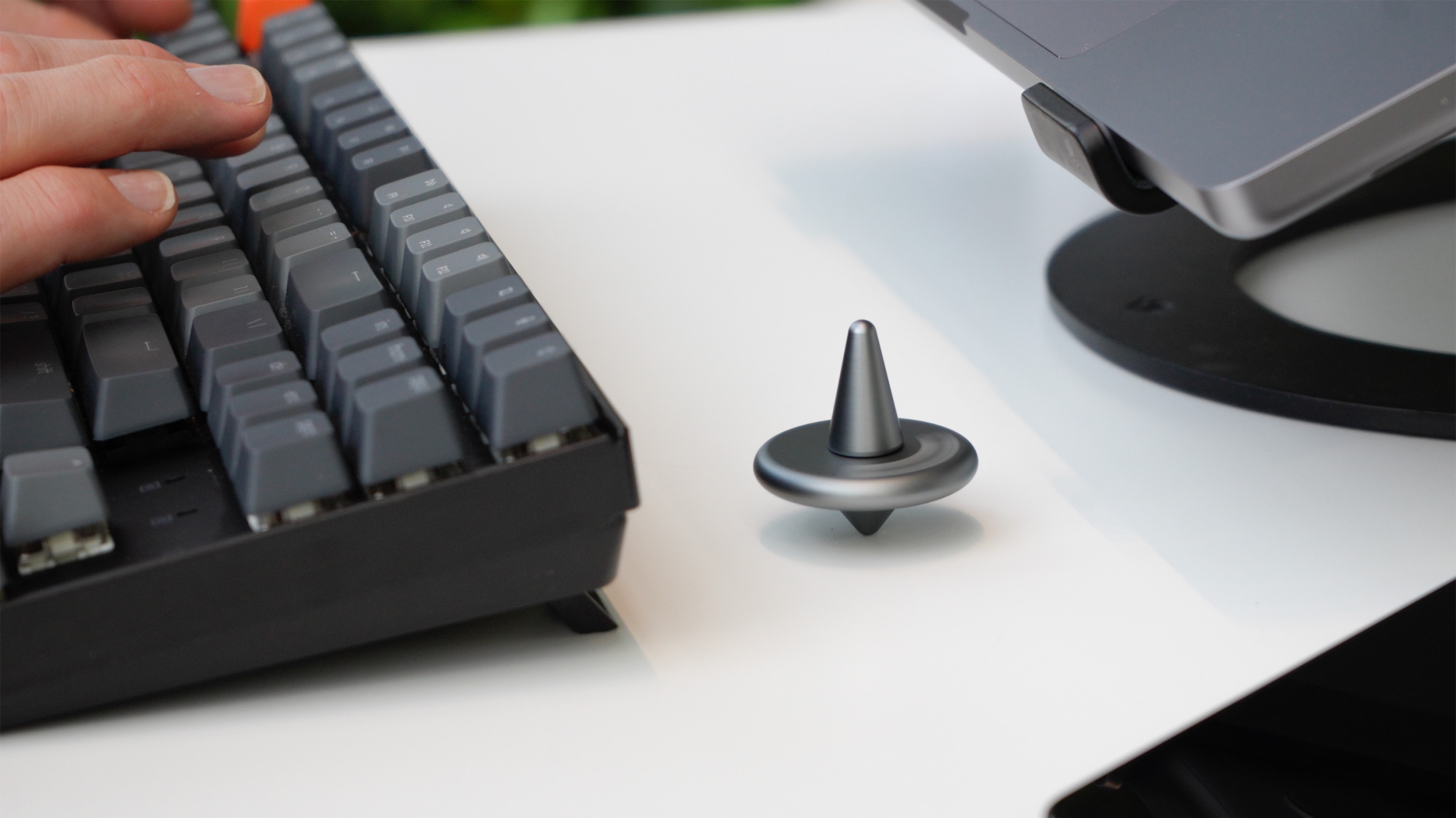 ST-01 | A multifunctional desk object designed as a break in between tasks. Image 4