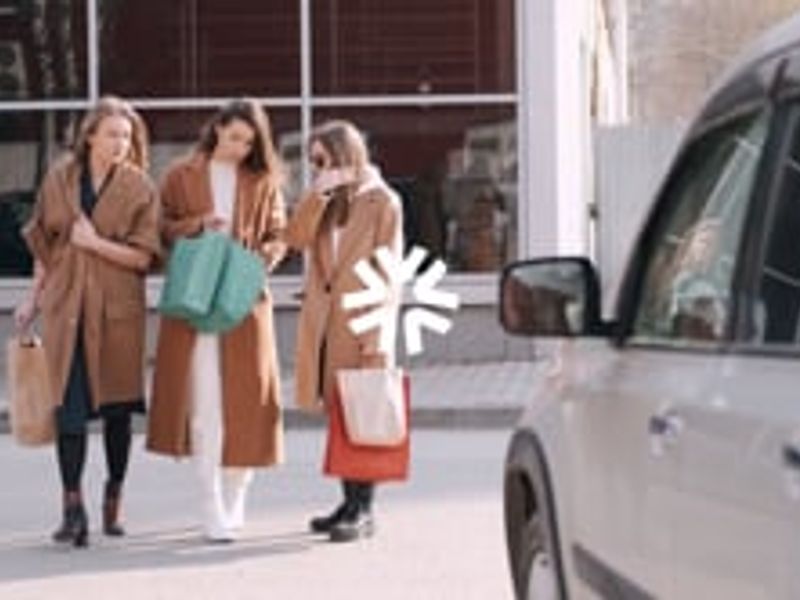 Luxury Fashion E-Commerce Mobile App & UI/UX Design