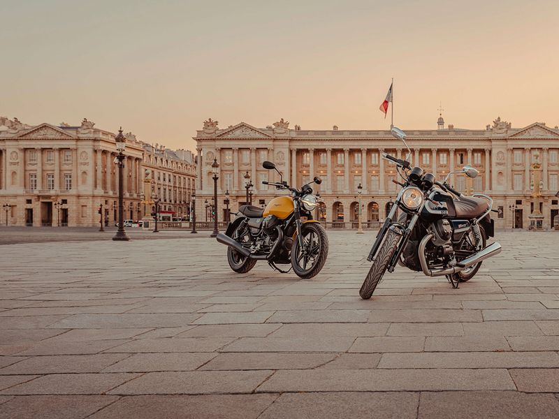 Moto Guzzi ⏤ V7 Stone & Special