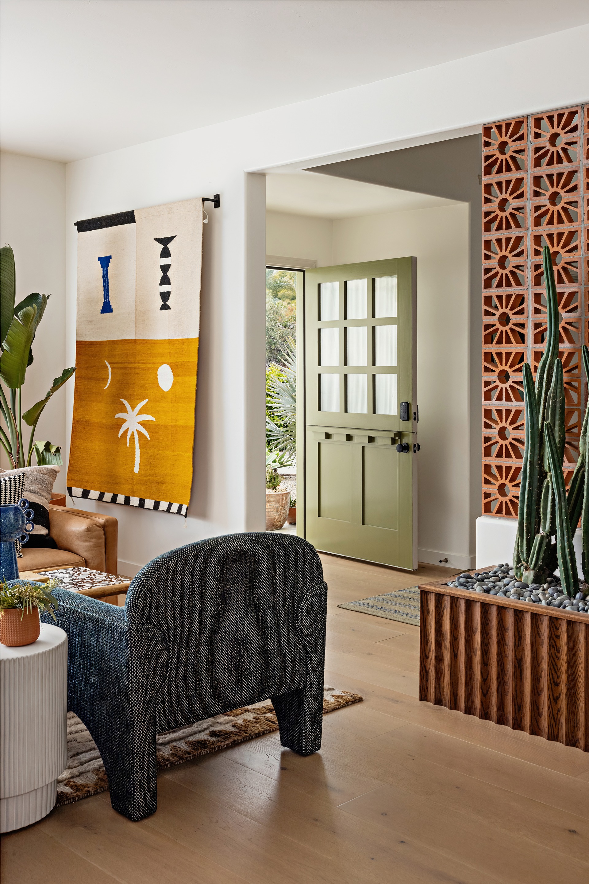 Home tour: a Midcentury Surf Shack by Colossus Mfg. Image 4